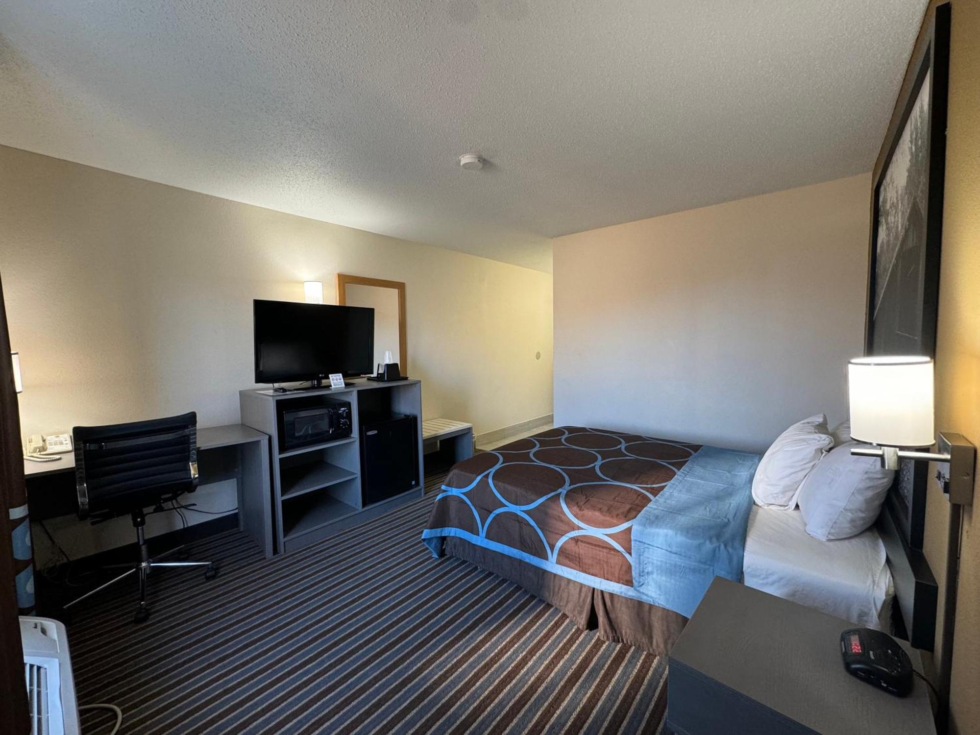 Super 8 By Wyndham Columbia Clark Lane Hotel Eksteriør billede