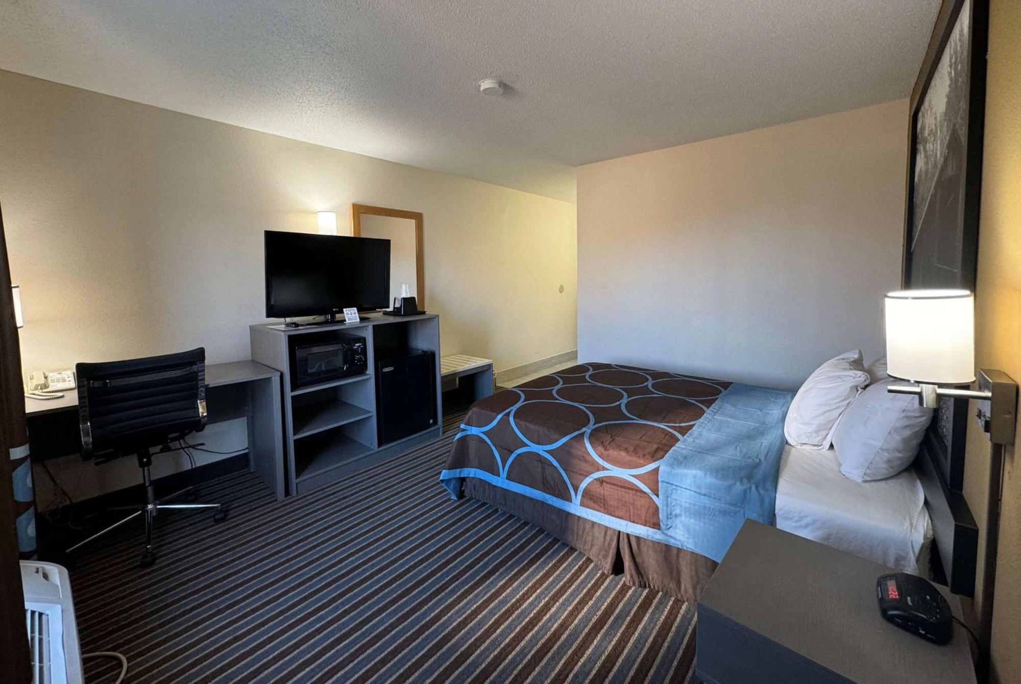 Super 8 By Wyndham Columbia Clark Lane Hotel Eksteriør billede