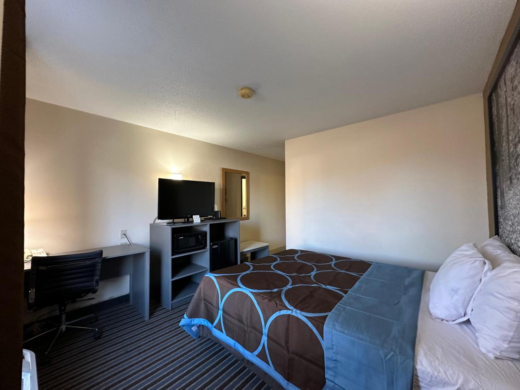 Super 8 By Wyndham Columbia Clark Lane Hotel Eksteriør billede